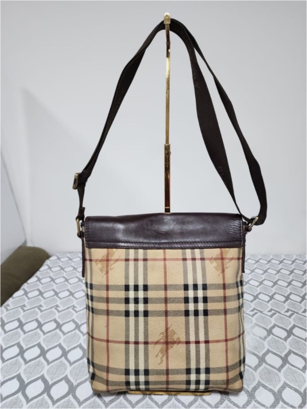 Authentic Burberry Vintage Haymarket Check Flap Messenger Bag Brown/ Beige - Picture 4 of 15